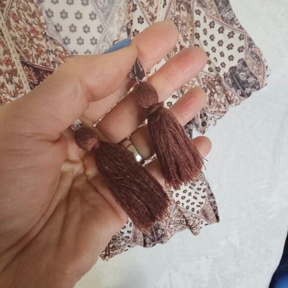 Petal and Pup Boho Sz8 Hippie 70s Vibe blouse w Tassles. Floral. Lace Accents. - Picture 10 of 14